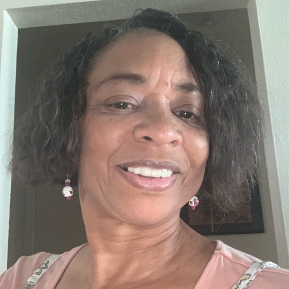 Meet your Posher, Sabrina - Picture 2 of 2